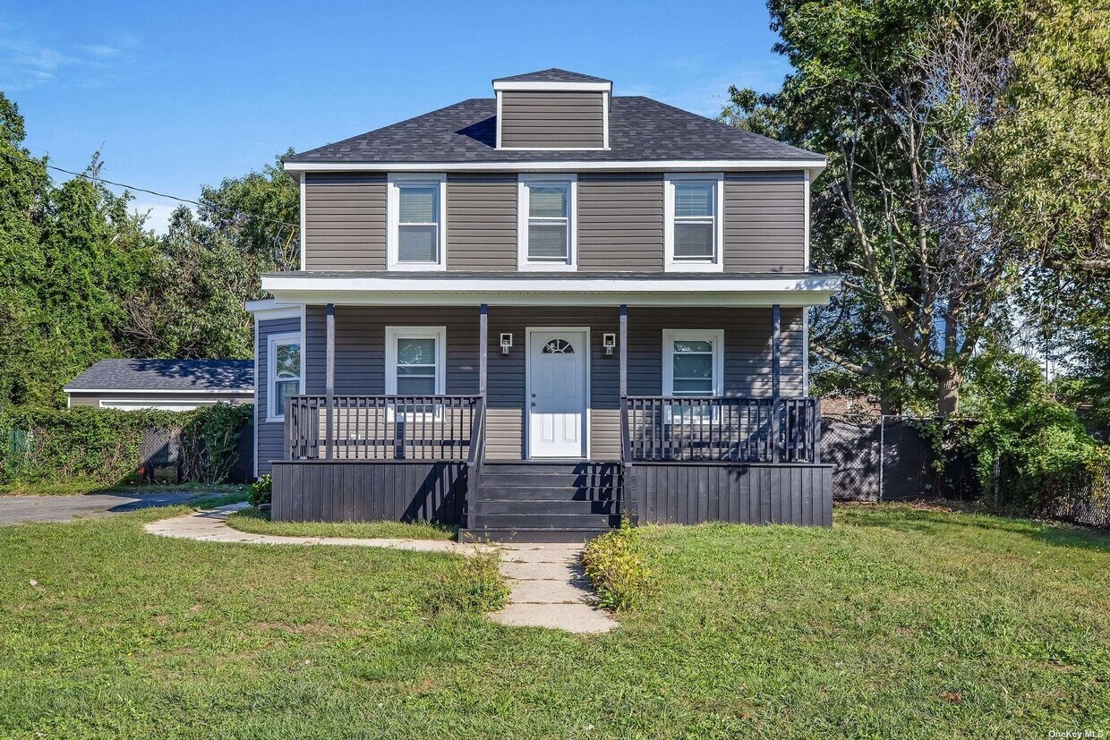 29 Haab Ave, Babylon, NY 11702 House Rental in Babylon, NY