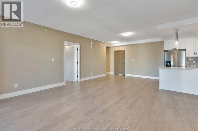 Photo du bâtiment - 2550 Sandwich W Pkwy