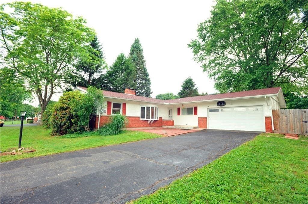 Primary Photo - 15 Green Valley Dr