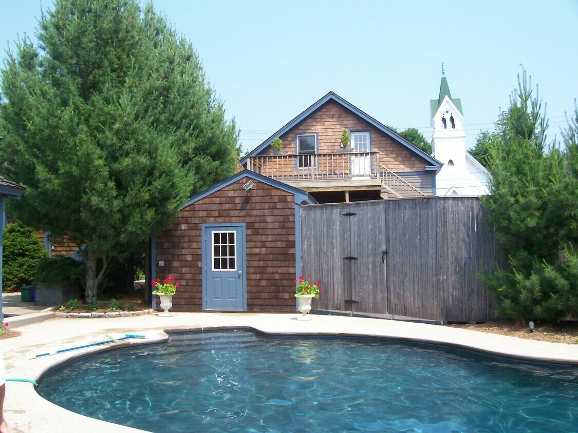 Back yard pool - 21 Annandale Rd