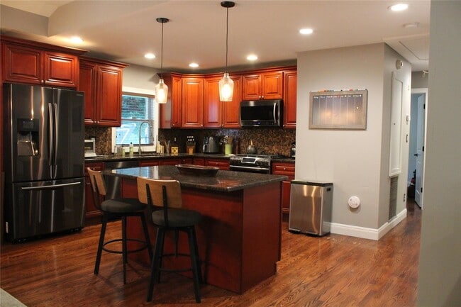 Building Photo - 5 Meadowfield Ln