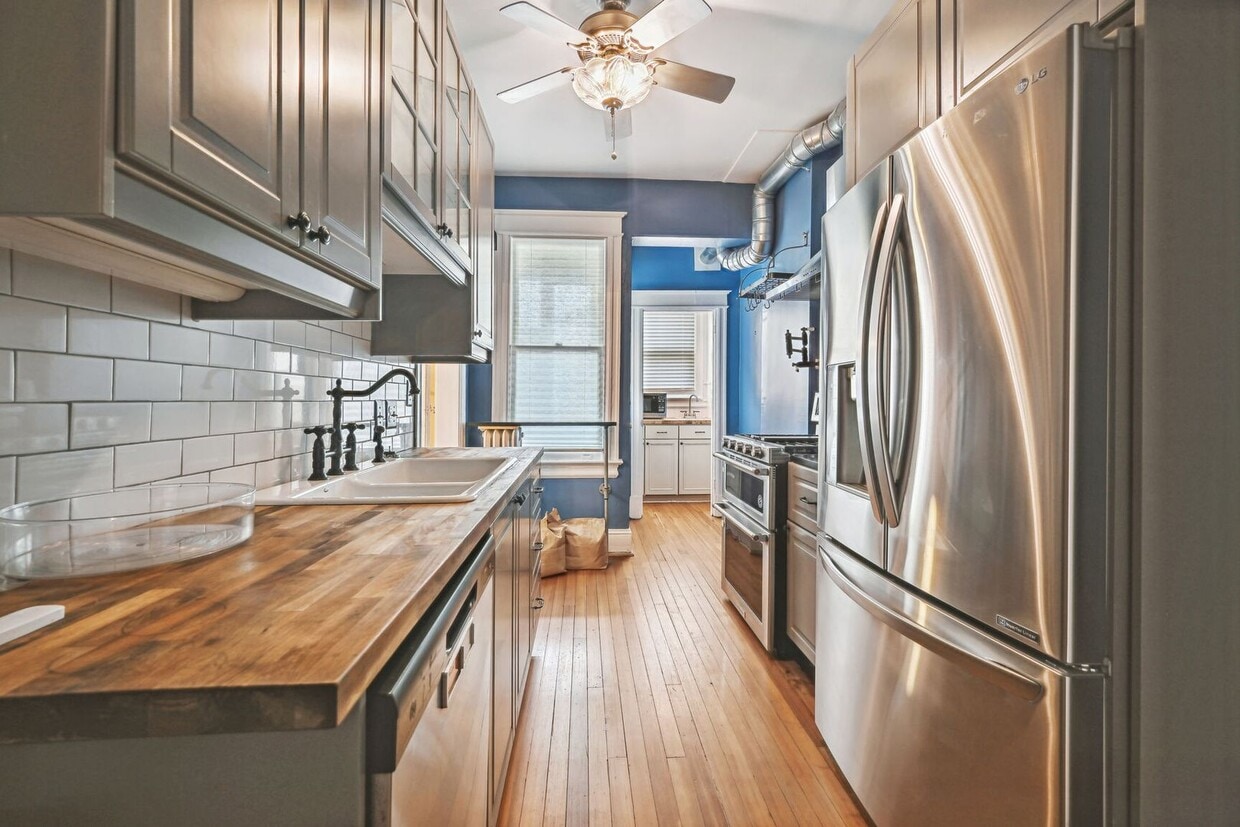 Primary Photo - Available Now! 3 bed 2.0 Bath / 13 minute ...