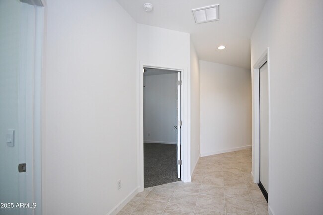 Building Photo - 22690 N Lynn St