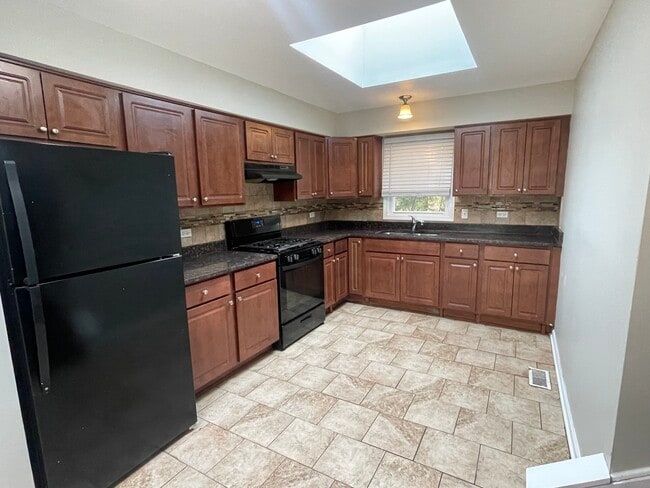 Foto del edificio - 17606 Cypress Ave
