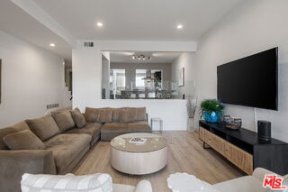 Foto del edificio - 17165 Palisades Cir