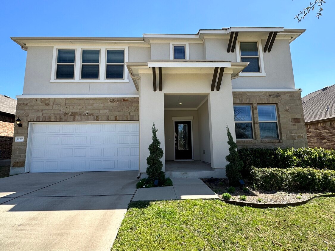 Foto principal - 16905 Lathrop Ave