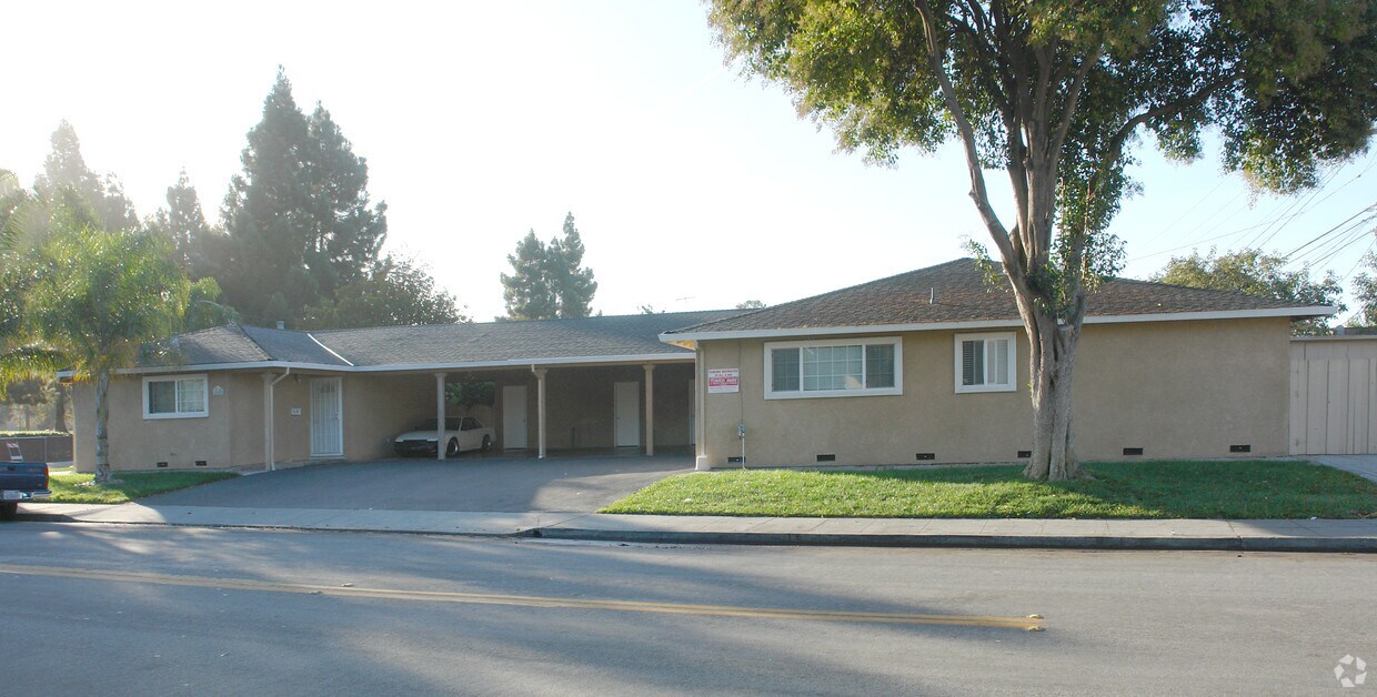 Foto del edificio - 2640 Bowers Ave