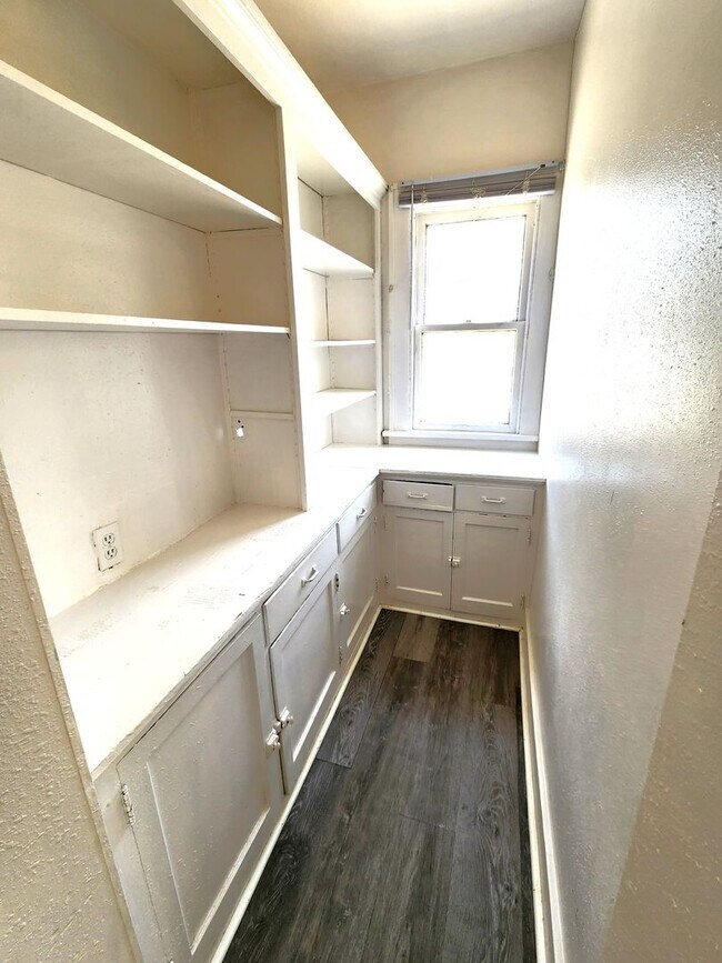 Foto del edificio - 5 bedroom single family - Available now!