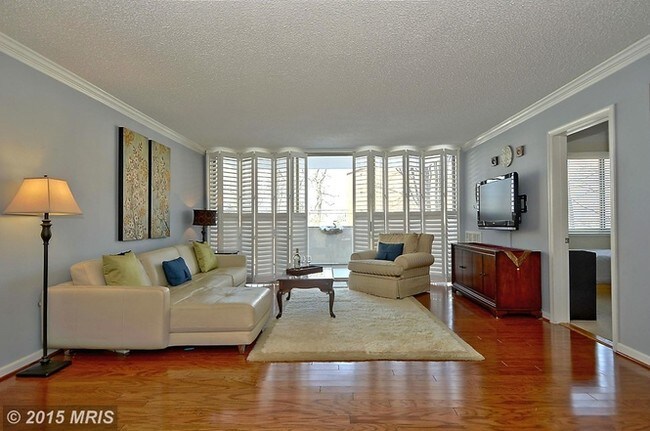 Building Photo - 1515 S Arlington Ridge Rd