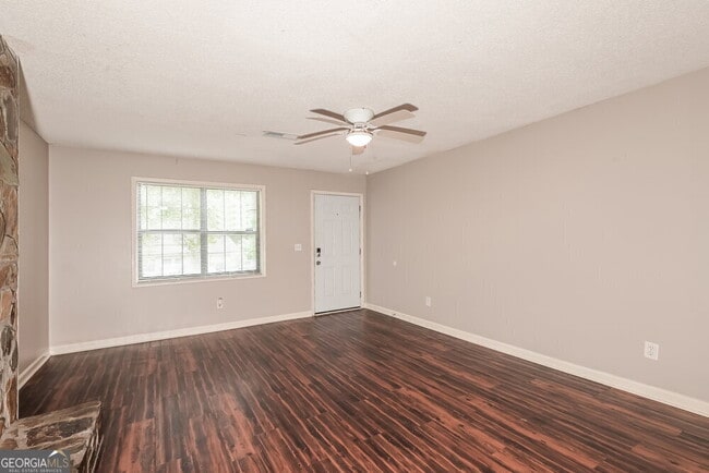 Building Photo - 5009 Hawthorne Ct