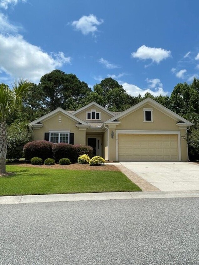 Foto principal - Gorgeous One-Level Ranch Style Home in The...