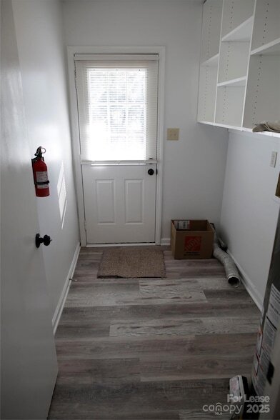 Foto del edificio - 7909 Carmel Rd