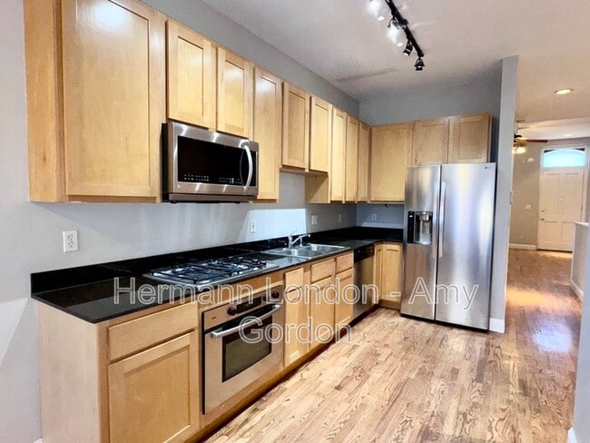 Foto del edificio - 1714 S Tucker Blvd