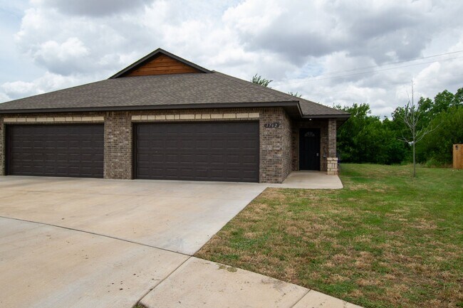 Foto del edificio - 1762-1764 Eighty Niner Ter Duplex