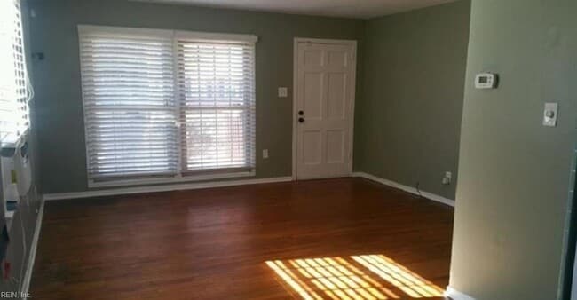 Foto del edificio - 7108 Chryslon Ln