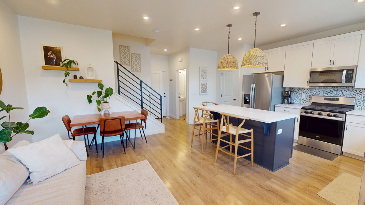 Foto principal - 9367 N Vernham Ln
