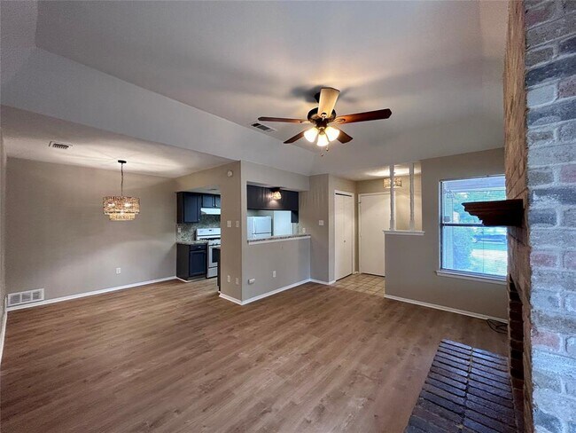 Building Photo - 12300 Deer Falls Dr