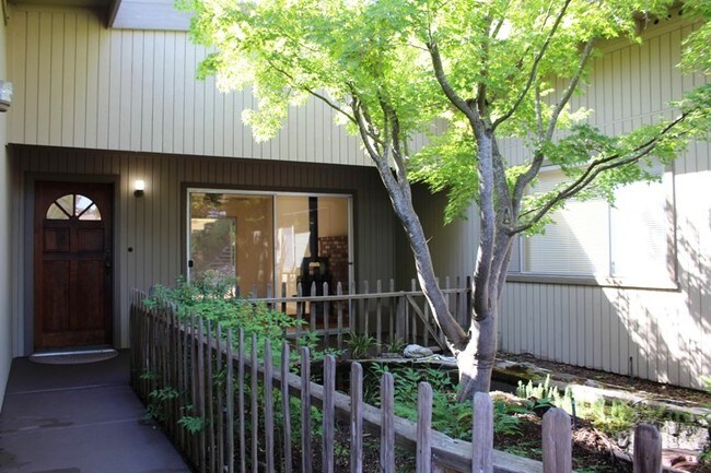 Building Photo - 14 Scottsdale Way