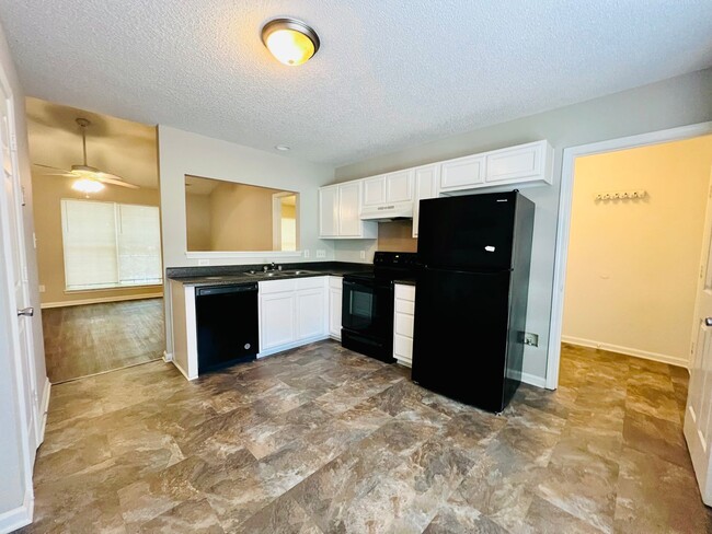 Building Photo - 6035 Veckman Ct