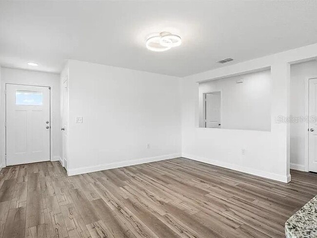 Building Photo - 212 Miles Ct