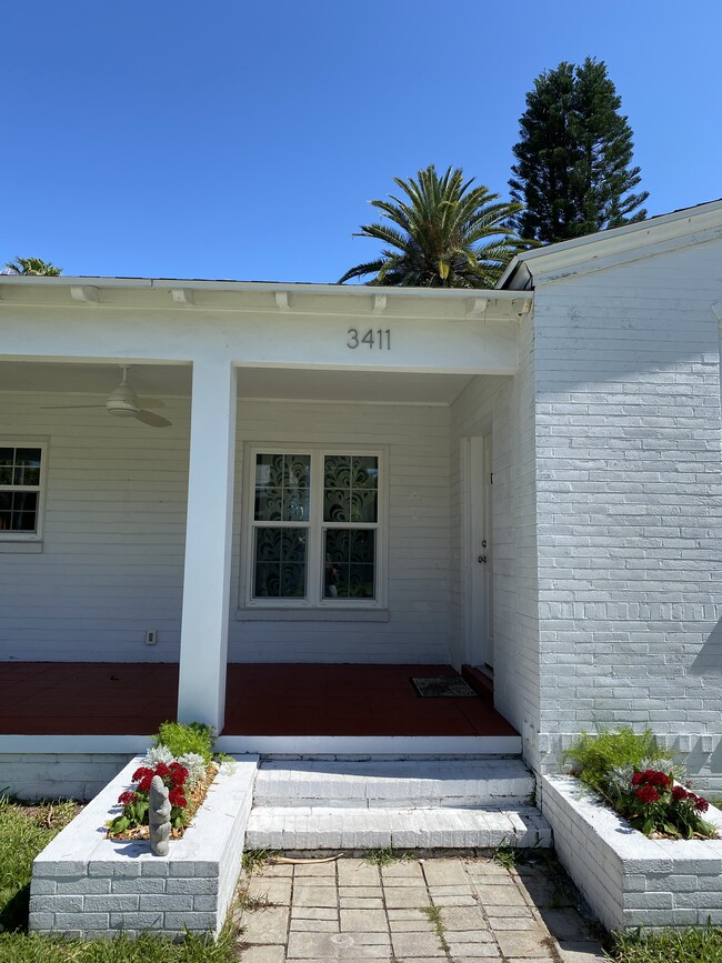 Building Photo - 3411 E Debazan Ave