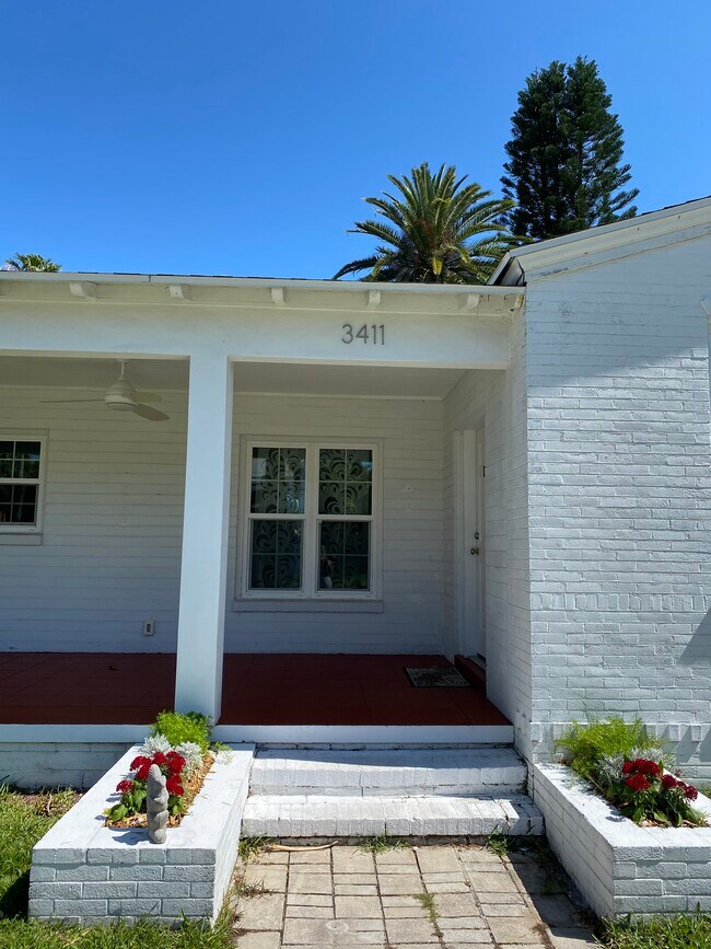 Foto del edificio - 3411 E Debazan Ave