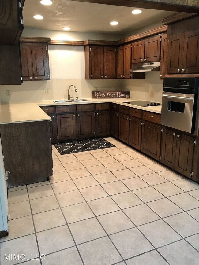 Building Photo - 2 br, 2.5 bath House - 13428 Clearbrook