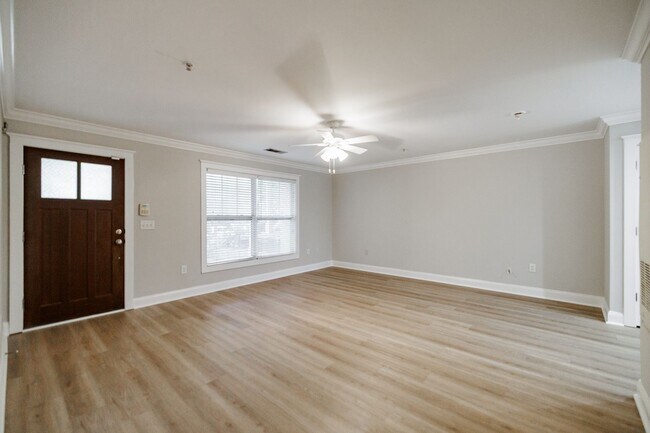 Foto del edificio - Ground-level, one-story condo in the highly sought-after gated community, The Woodlands of Athens!