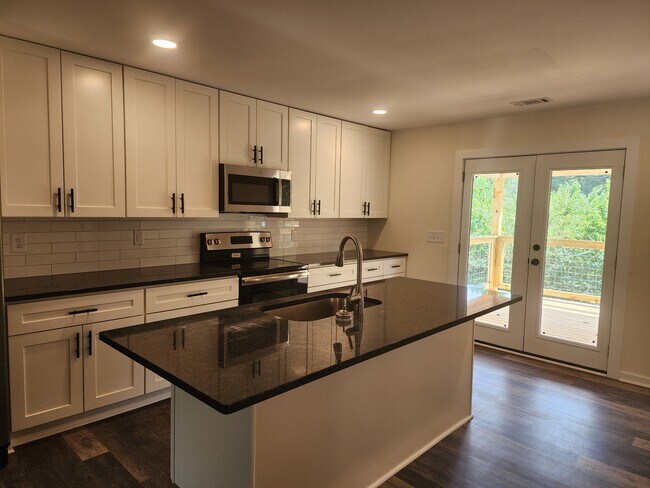 Foto del edificio - 6790 Bannister Rd