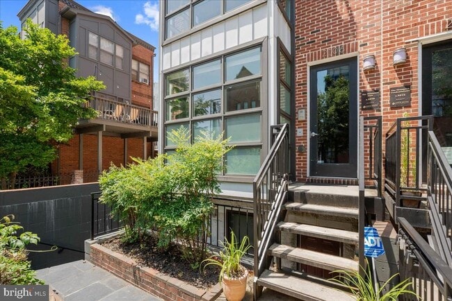 Building Photo - 2106 10th St NW