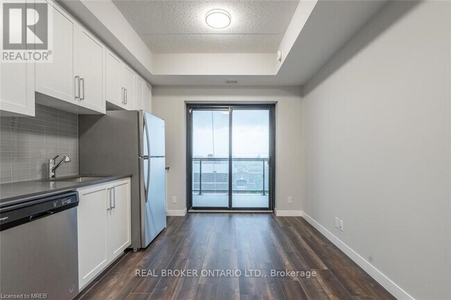 Building Photo - 15 Queen St S