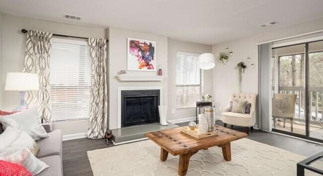 Foto del edificio - 7100 Roswell Rd NE