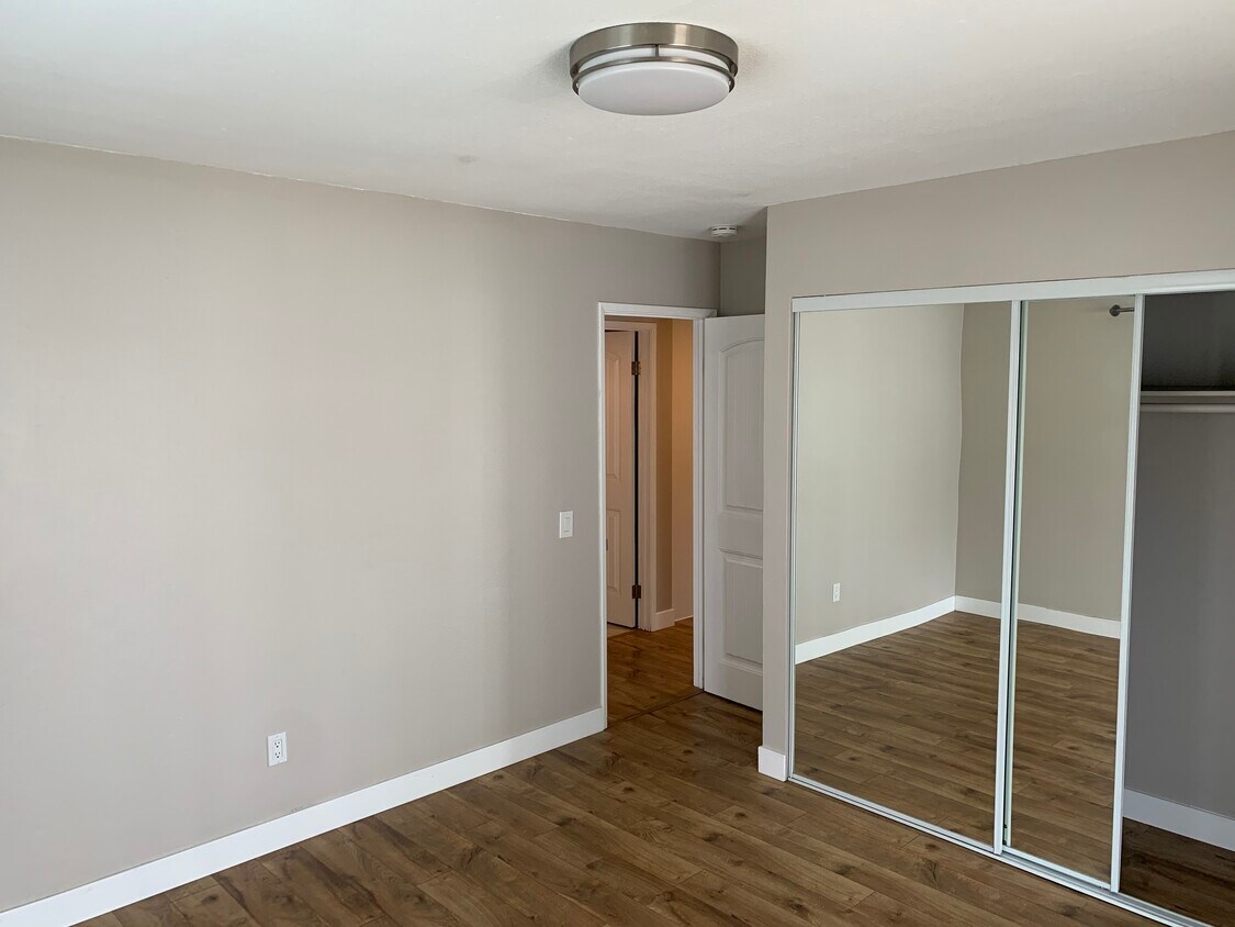 Foto principal - 3673 Cherokee Ave