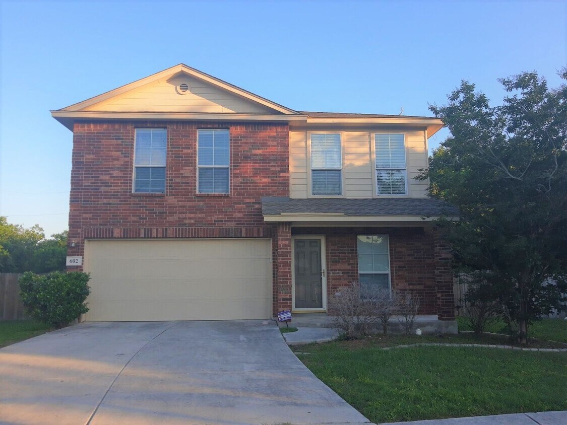 Well Maintained 3 Bedroom Home in Converse - Well Maintained 3 Bedroom Home in Converse