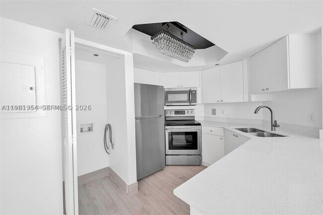 Building Photo - 8911 Collins Ave