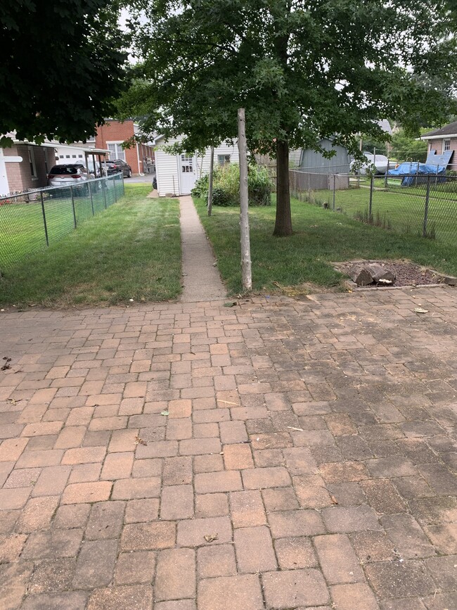 Building Photo - 223 N Hellertown Ave