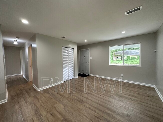 Foto del edificio - 1143 Cass St