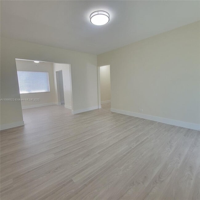 Foto del edificio - 2140 Biarritz Dr
