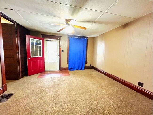 Building Photo - 214 W Warren St