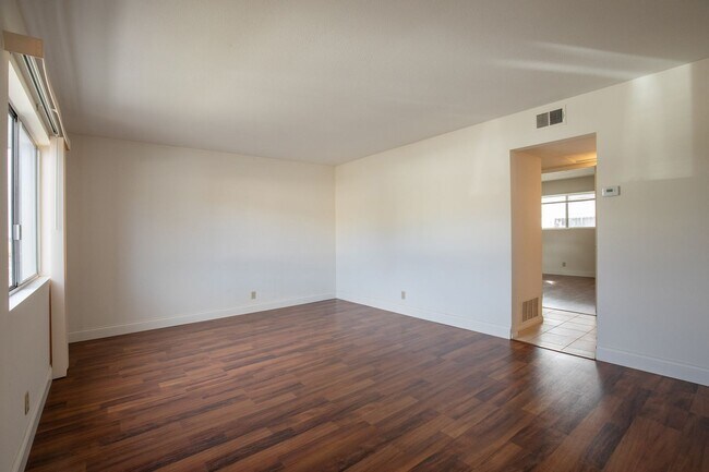 Foto del edificio - Beautiful 2 bedroom in 55+ Community-GREAT...