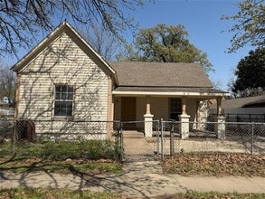 Building Photo - 1402 N Commerce St