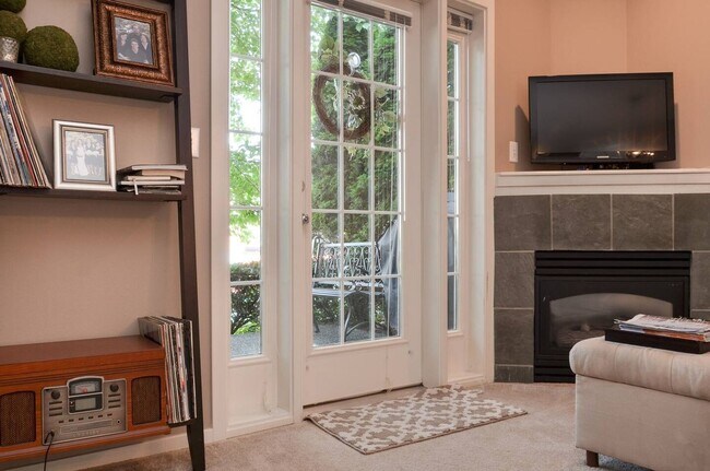 Building Photo - Queen Anne Ground Floor 1 Bedroom in Small...