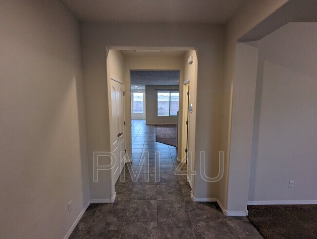 Foto del edificio - 8740 Abierto Vista Cir