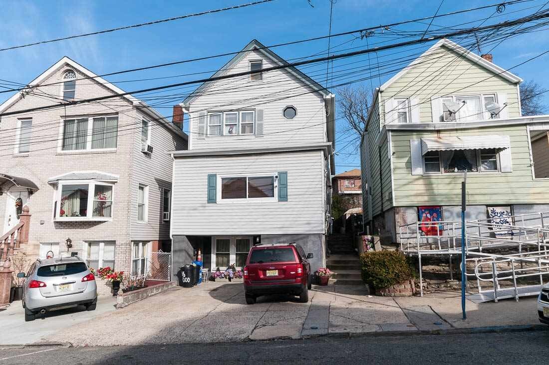 Primary Photo - 146 McAdoo Ave