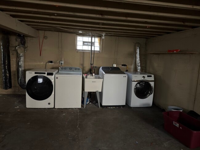 Building Photo - 1917 N Newton Ave