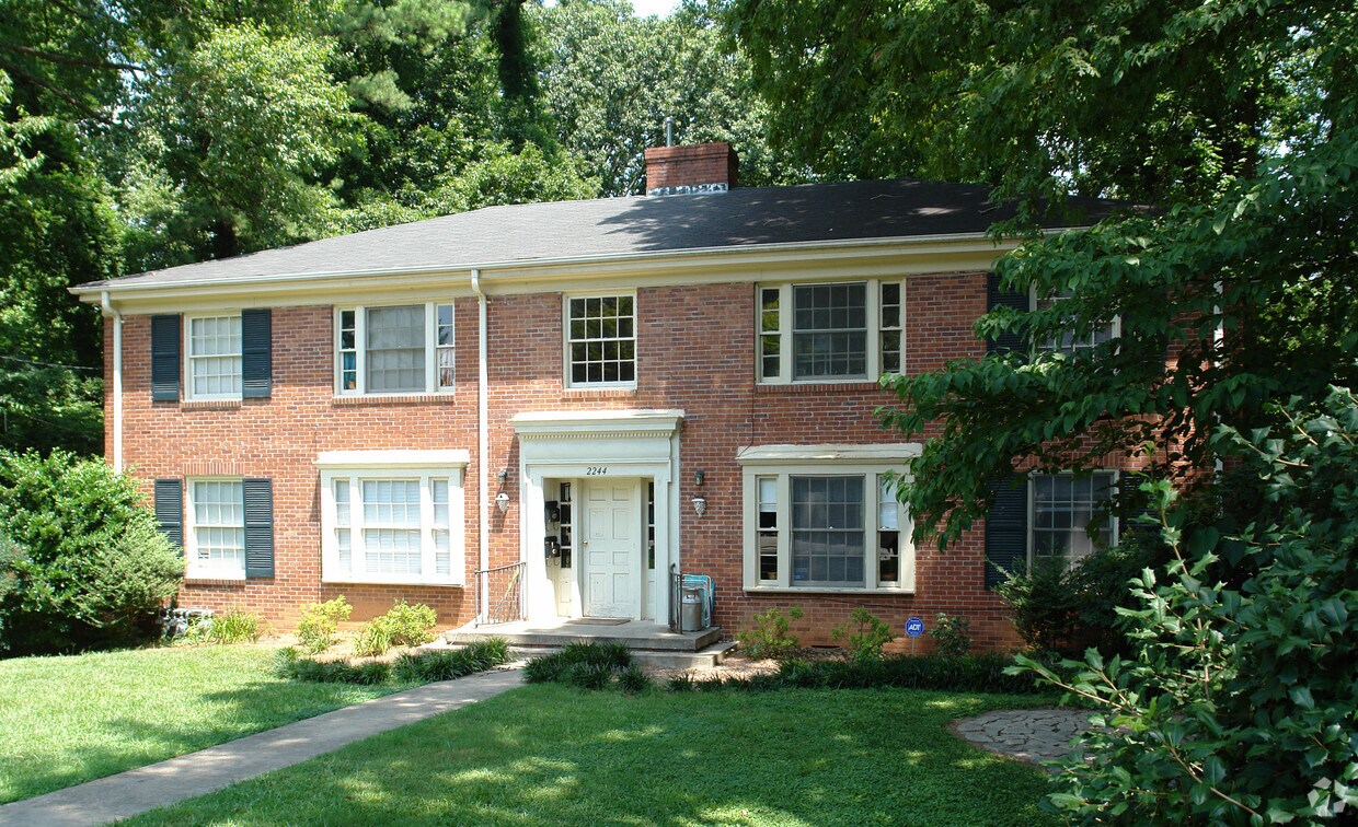 Building Photo - 2244 The Circle Cir