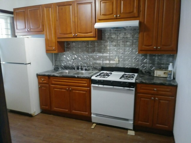 Building Photo - 1450 W 70th St