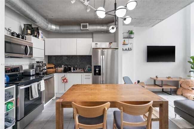 Foto del edificio - 690 SW 1st Ct