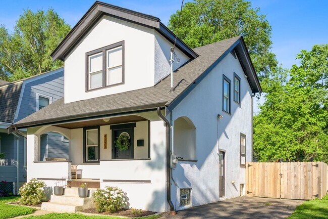 Foto del edificio - Madisonville - Charming 2-Bedroom Home – P...