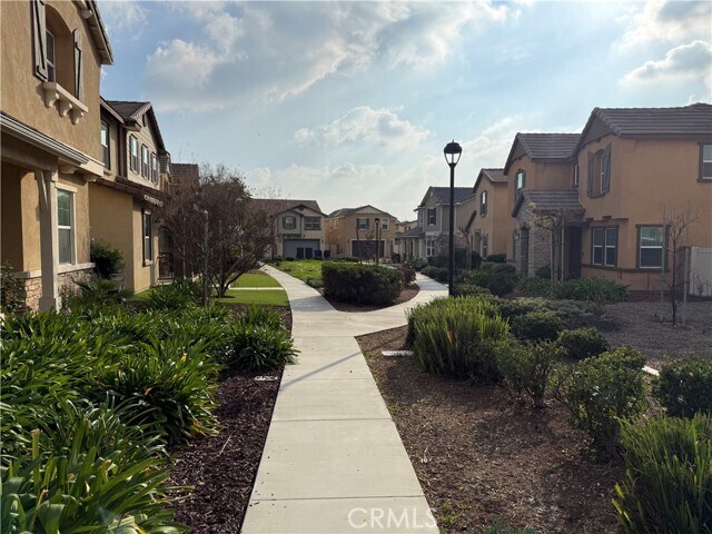 Foto del edificio - 4751 Java Paseo S